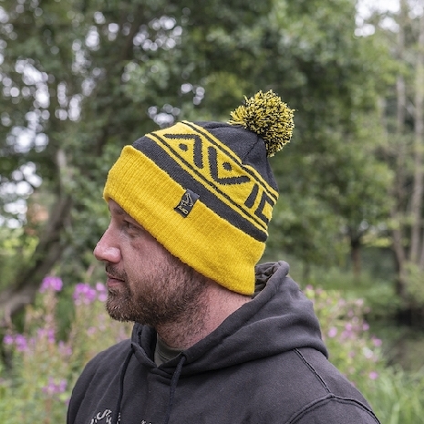AVID CARP BOBBLE HAT BLACK & YELLOW  NEW-0