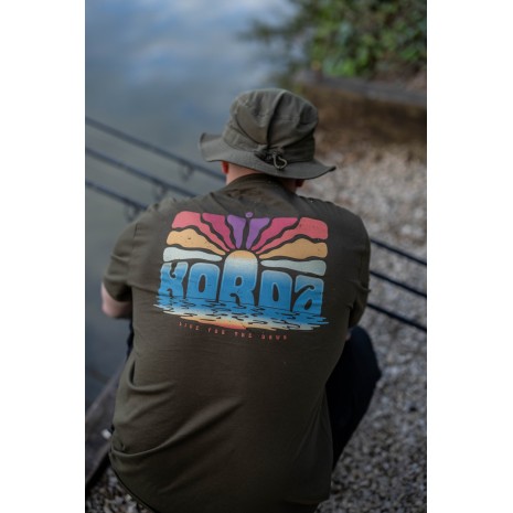 KORDA DAWN VIBES TEE DARK OLIVE